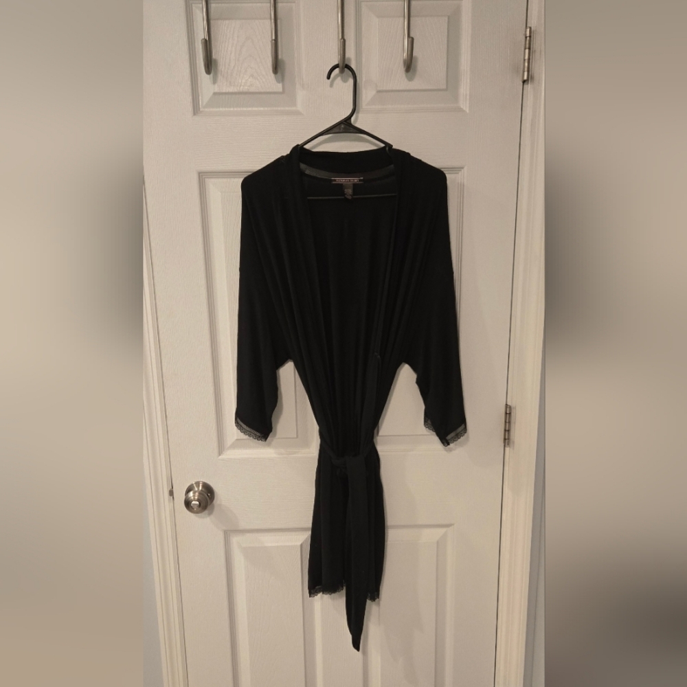 Victoria's secret robe M/L